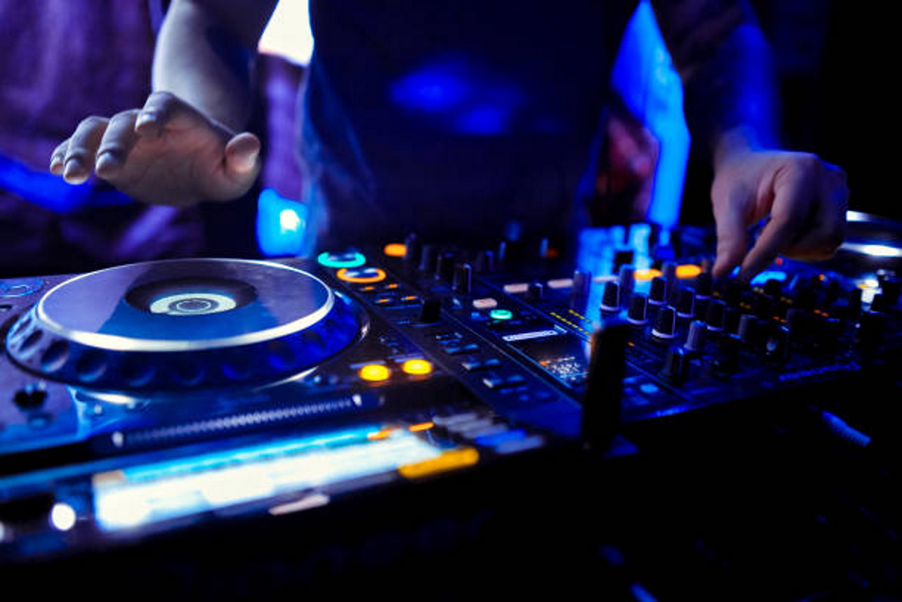 A DJ's hands working the mixer at a Maryland wedding